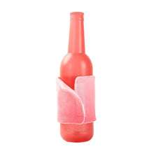 Charger l'image dans la galerie, Hugsmart "Boozy Tailz" Jouet en caoutchouc & tissu craquant pour chien - Rosé