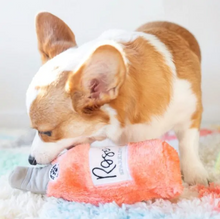 Load image into Gallery viewer, Jouet pour chien peluche Zippy Paws - Bouteille de rosé