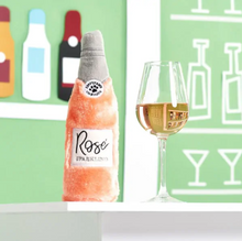 Load image into Gallery viewer, Jouet pour chien peluche Zippy Paws - Bouteille de rosé