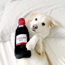 Load image into Gallery viewer, Jouet pour chien peluche Zippy Paws - Bouteille de vin rouge