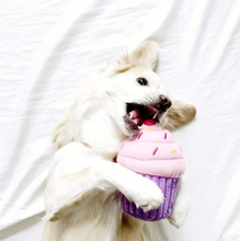 Load image into Gallery viewer, Jouet pour chien peluche Zippy Paws - Cupcake rose