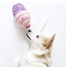 Load image into Gallery viewer, Jouet pour chien peluche Zippy Paws - Cupcake rose