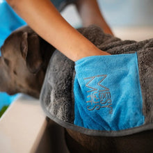 Load image into Gallery viewer, Messy Mutts Serviette en microfibre ultra douce - Grise