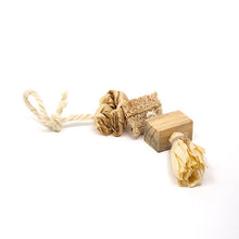 Charger l'image dans la galerie, OXBOW Enriched Life - Jouet pendentif naturel - Boutique Le Jardin Des Animaux -jouet petit mammifèreBoutique Le Jardin Des AnimauxOX96322