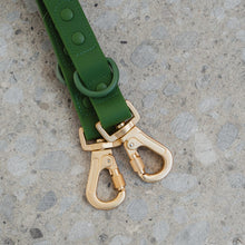 Charger l'image dans la galerie, Dexypaws Laisse "Mains Libre" imperméable pour chien - Vert camouflage - 6 pieds
