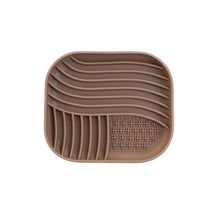 Charger l&#39;image dans la galerie, Dexypaws Tapis de léchage en silicone &quot;Cache-cache&quot; à alimentation lente - Carré - Affogato

