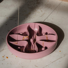 Charger l&#39;image dans la galerie, Dexypaws Tapis de léchage en silicone &quot;Cache-cache&quot; à alimentation lente - Cercle - Rose poudré

