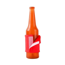 Load image into Gallery viewer, Hugsmart "Boozy Tailz" Jouet en caoutchouc &amp; tissu craquant pour chien - Bière canine
