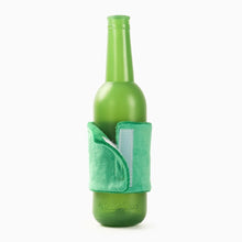 Load image into Gallery viewer, Hugsmart "Boozy Tailz" Jouet en caoutchouc &amp; tissu craquant pour chien - Heinecanine
