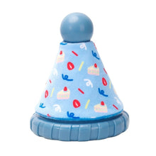 Load image into Gallery viewer, Hugsmart "Yappy Birthday" Jouet en caoutchouc &amp; tissu craquant pour chien - Chapeau - Bleu

