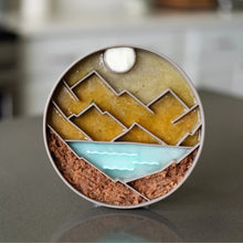 Charger l&#39;image dans la galerie, Messy Mutts Bol d&#39;alimentation en silicone - Gris à motif de montagnes
