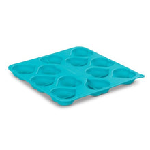 Load image into Gallery viewer, Messy Mutts Moules à biscuits pour cuire et congeler en forme de coeur - Bleu et rouge (Paquet de 2)
