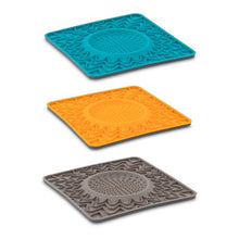 Charger l&#39;image dans la galerie, Messy Mutts Tapis d&#39;alimentation thérapeutique en silicone avec bol intégré, Melon
