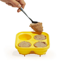 Load image into Gallery viewer, Woof Pet Moule à gâteries Pupsicle - Jaune
