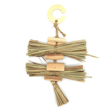 Charger l&#39;image dans la galerie, Oxbow Enriched Life - Gâterie à Mâcher Pour Rongeur, Grappe De Tronc à Suspendre
