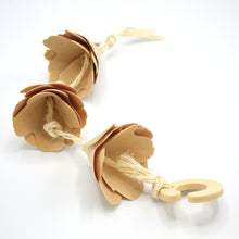 Charger l&#39;image dans la galerie, Oxbow Enriched Life - Gâterie à Mâcher Pour Rongeur, Fleurs En Cône à Mâcher Et Suspendre
