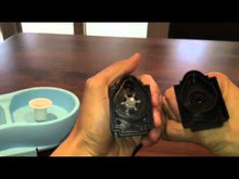 Charger et lire la vidéo dans la visionneuse de la Galerie, Cat H2O- Fontaine abreuvoir pour chat 1.2 litres blanche et noire
