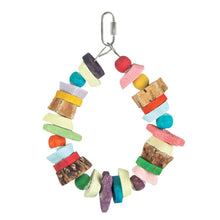 Charger l&#39;image dans la galerie, Jouet d’enrichissement SMART.PLAY HARI pour perroquets, couronne de macarons - Boutique Le Jardin Des Animaux -Accessoire pour oiseauxBoutique Le Jardin Des Animaux81022
