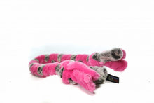 Charger l&#39;image dans la galerie, Schum-Tug jouet pour chien en peluche tressé Medium Slim - Boutique Le Jardin Des Animaux -jouet chienBoutique Le Jardin Des AnimauxSCG95295
